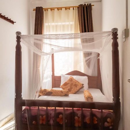 Riverside Resort Hotel Kabale Экстерьер фото
