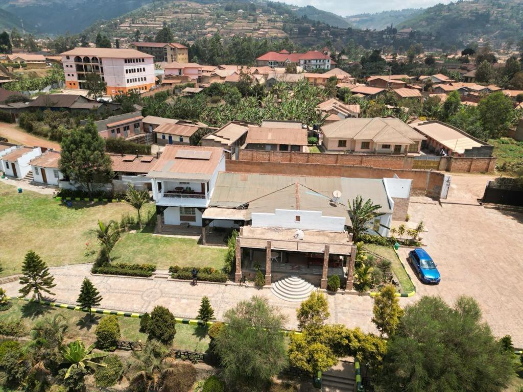 Riverside Resort Hotel Kabale Экстерьер фото