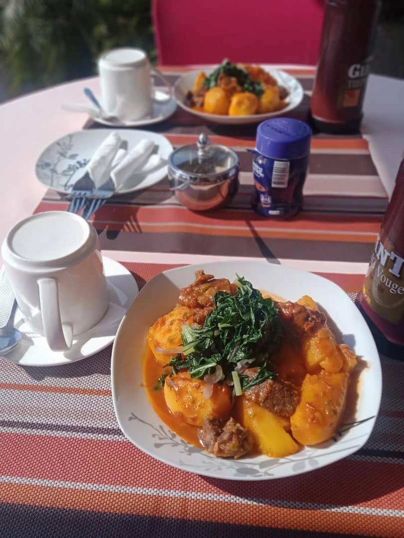 Riverside Resort Hotel Kabale Экстерьер фото
