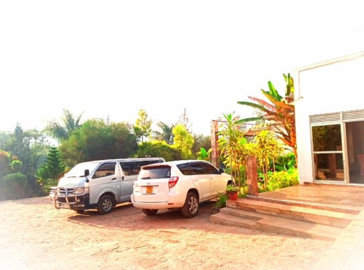 Riverside Resort Hotel Kabale Экстерьер фото