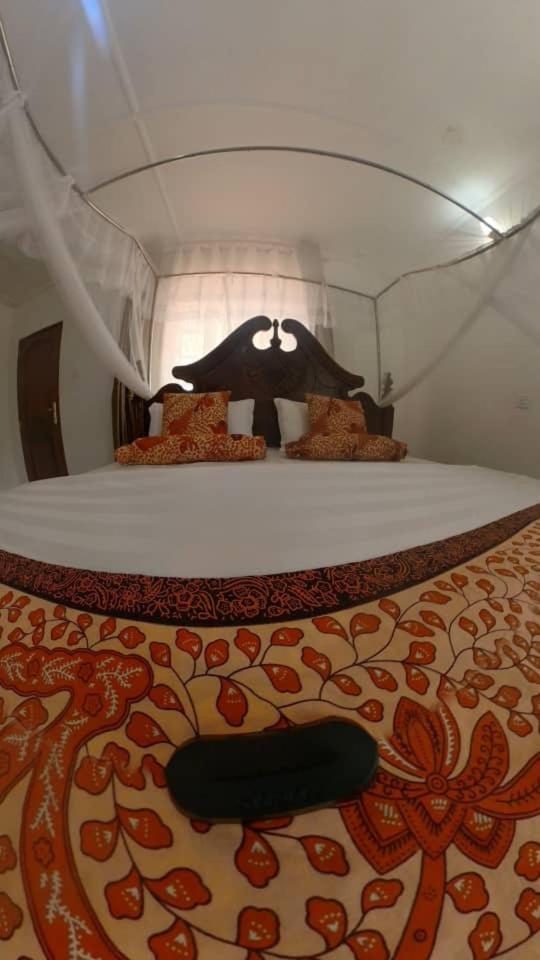 Riverside Resort Hotel Kabale Экстерьер фото