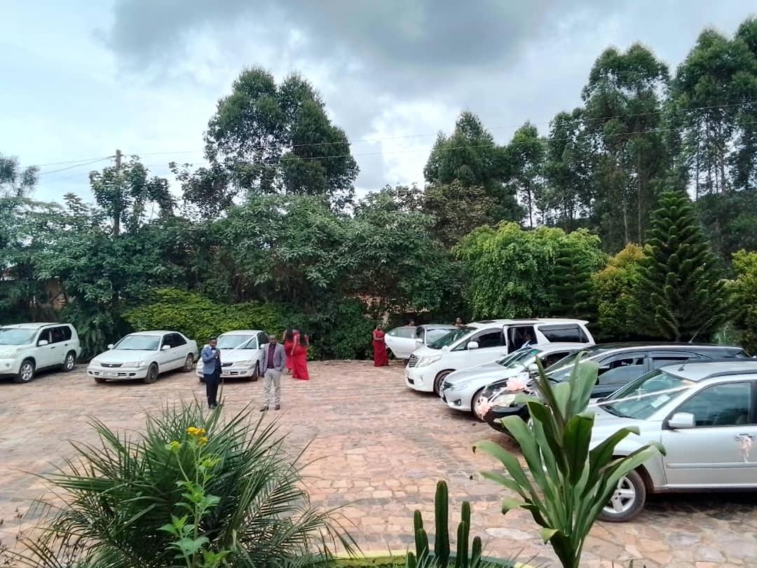 Riverside Resort Hotel Kabale Экстерьер фото
