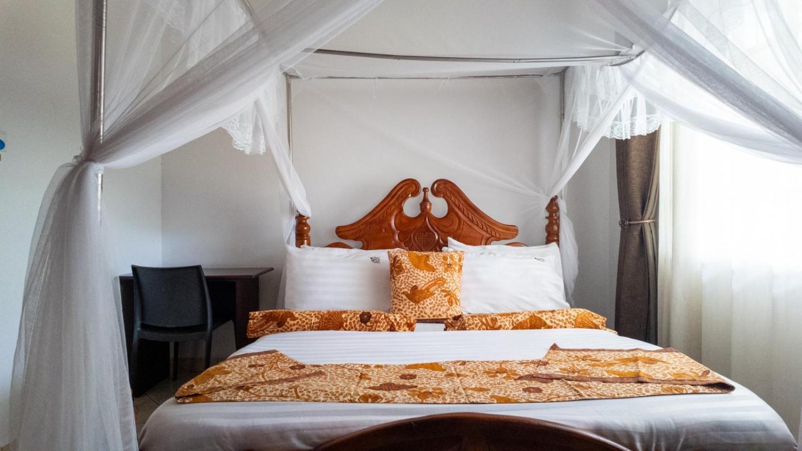 Riverside Resort Hotel Kabale Экстерьер фото